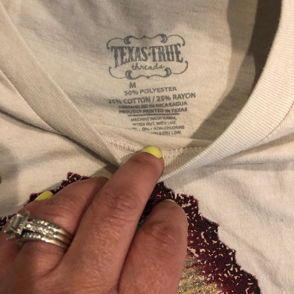 Virgen De Guadalupe tee with earrings. BRAND NEW - Picture 3 of 3